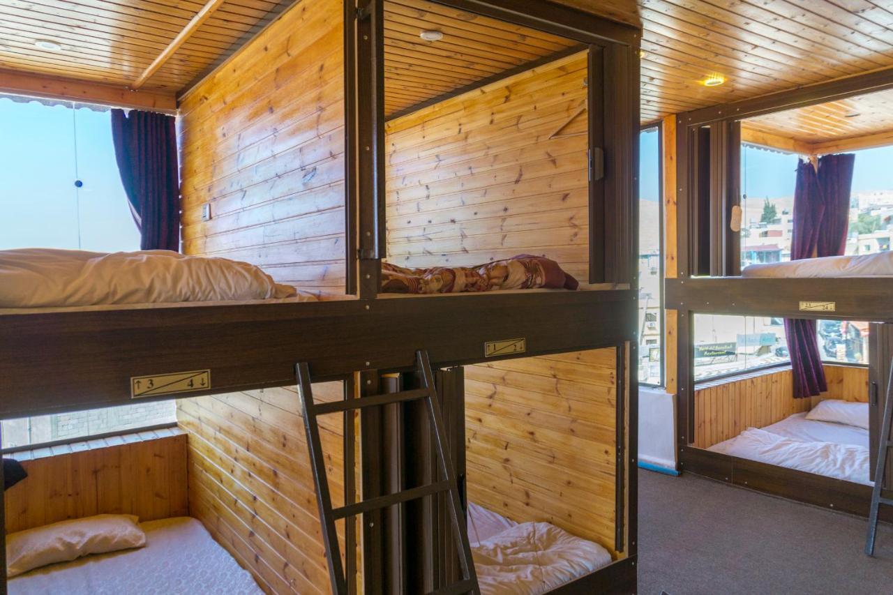 Petra Capsule Hostel Вади Муса Экстерьер фото